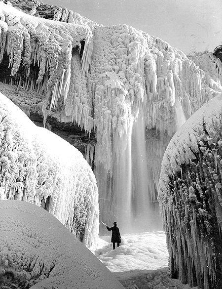 Frozen Niagara 1