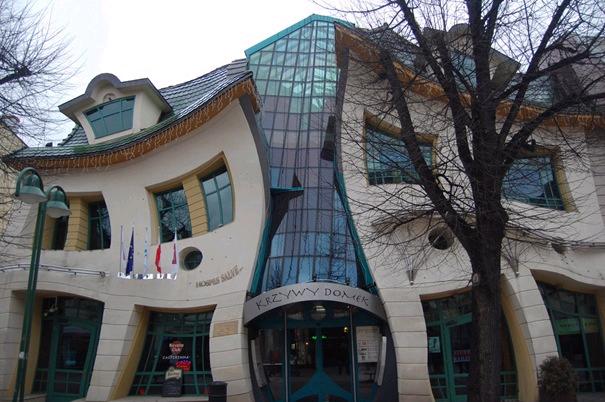 Crooked House, Poland